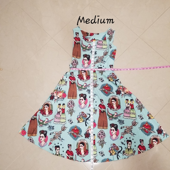 Frida Kahlo dress - Picture 3 of 8